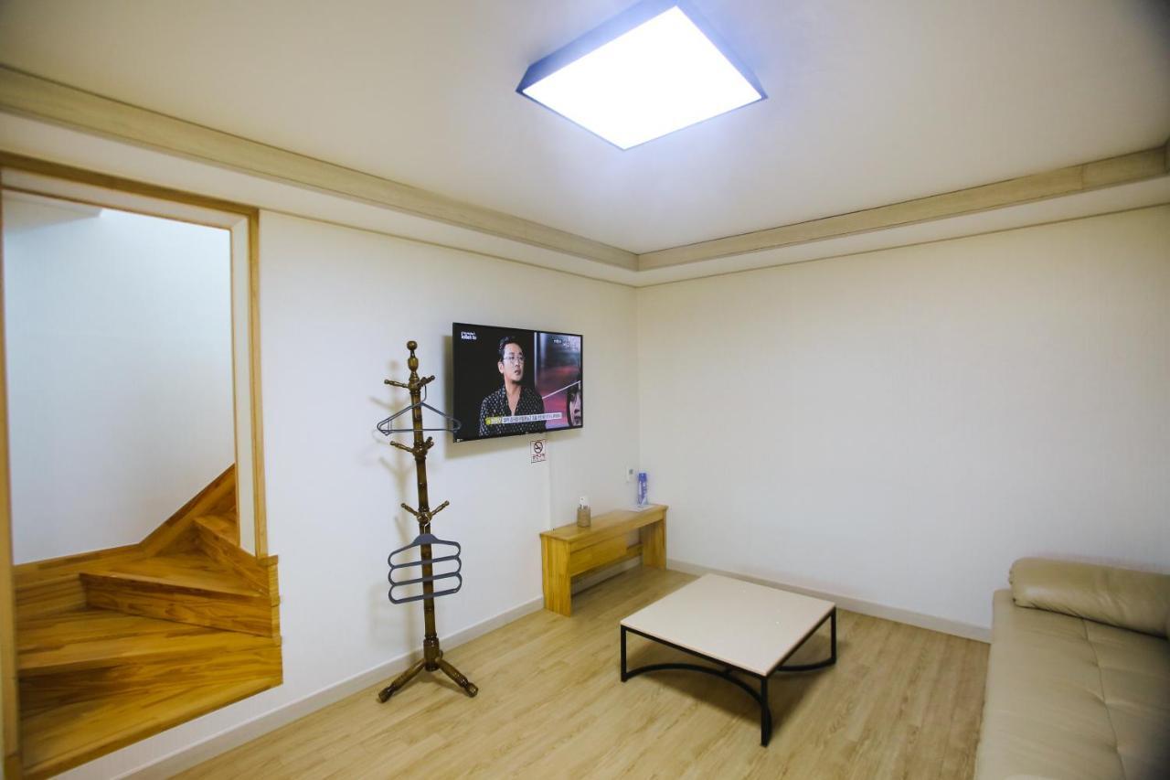 Tov Pension Seogwipo Esterno foto
